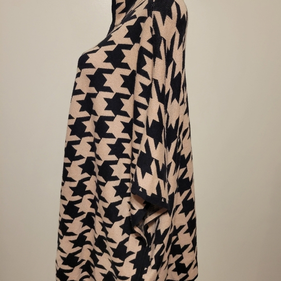 Jones New York Poncho Black and Tan Houndstooth Zip Up - Picture 4 of 8